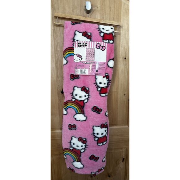 Hello Kitty by Sanrio Colorful Cute Ultra Fine Faux Fur Throw, 50 x 70 In. NWT - Picture 1 of 5